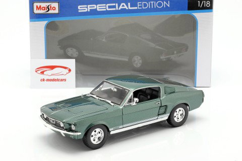 Ford Mustang Fastback GTA Jaar 1967 groen 1:18 Maisto