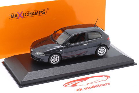 Alfa Romeo 147 Année de construction 2005 noir métallique 1:43 Minichamps