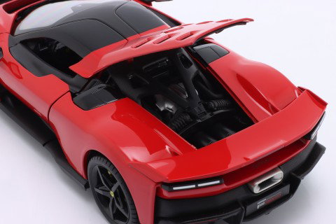 Ferrari F80 Année de construction 2024 rouge 1:18 Bburago