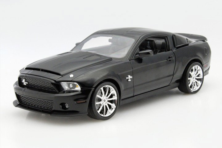 Shelby GT 500 Super Snake år 2010 sort 1:18 Shelby Collectibles