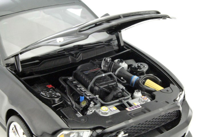 Shelby GT 500 Super Snake år 2010 sort 1:18 Shelby Collectibles