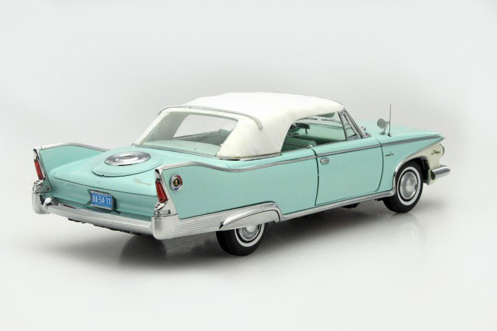 Plymouth Fury Closed Convertible år 1960 turkis 1:18 SunStar