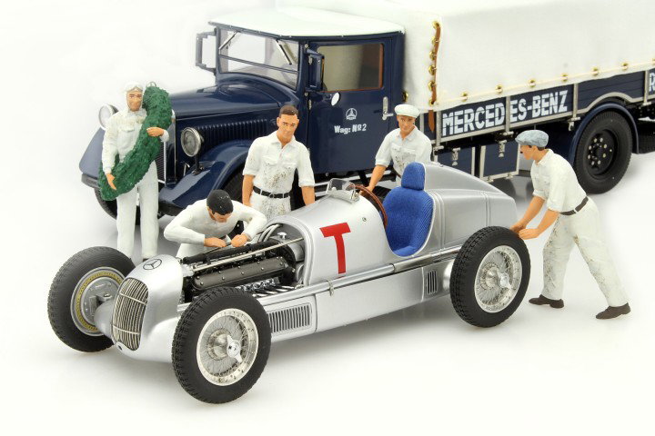 Set: 5x Figutec chiffres Mercedes LKW LO 2750 mit Mercedes W25 T-Car 1:18 CMC