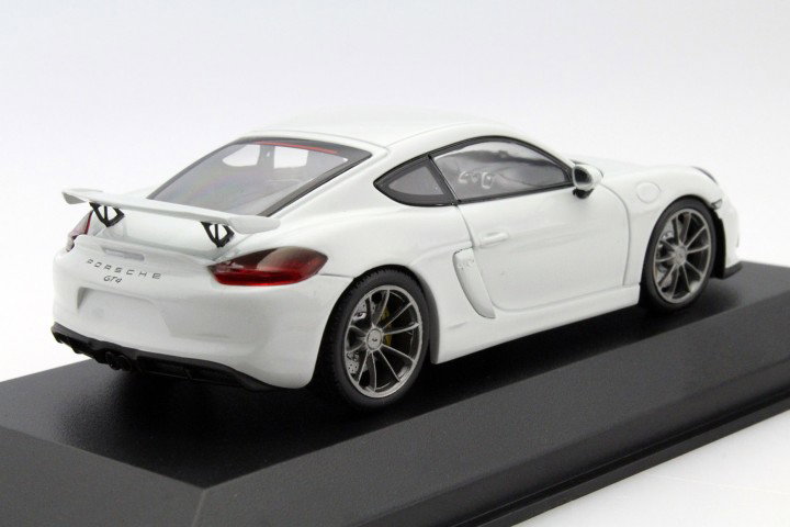 Porsche Cayman GT4 white 1:43 Minichamps