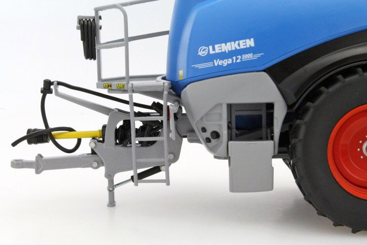 Lemken Pflanzenschutzspritze Vega 12 blue 1:32 Schuco