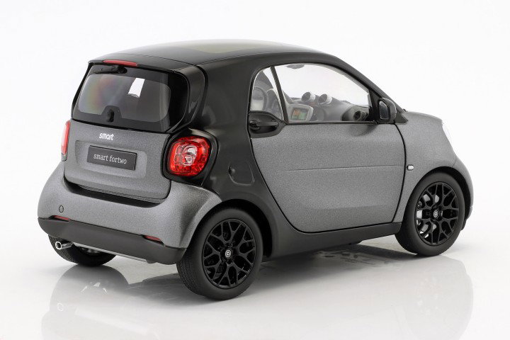 Smart fortwo Coupe (C453) noir / gris 1:18 Norev