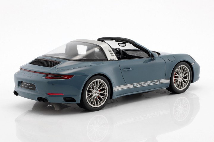 Porsche 911 (991 II) Targa 4S aetna blue with showcase 1:18 Spark