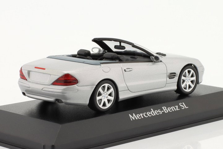 Mercedes-Benz SL klasse (R230) Byggeår 2001 sølv metallisk 1:43 Minichamps