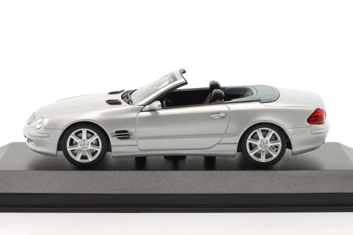 Mercedes-Benz SL klasse (R230) Byggeår 2001 sølv metallisk 1:43 Minichamps