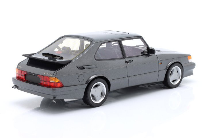 Saab 900 Turbo T16 Airflow Baujahr 1988 grau metallic 1:18 DNA Collectibles