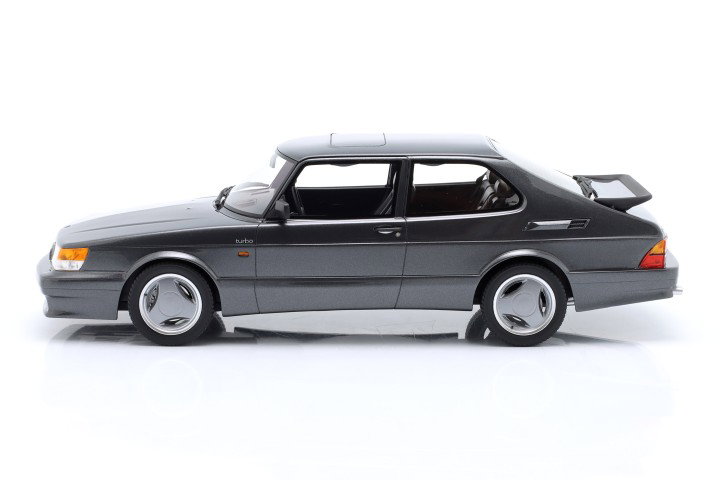 Saab 900 Turbo T16 Airflow Baujahr 1988 grau metallic 1:18 DNA Collectibles