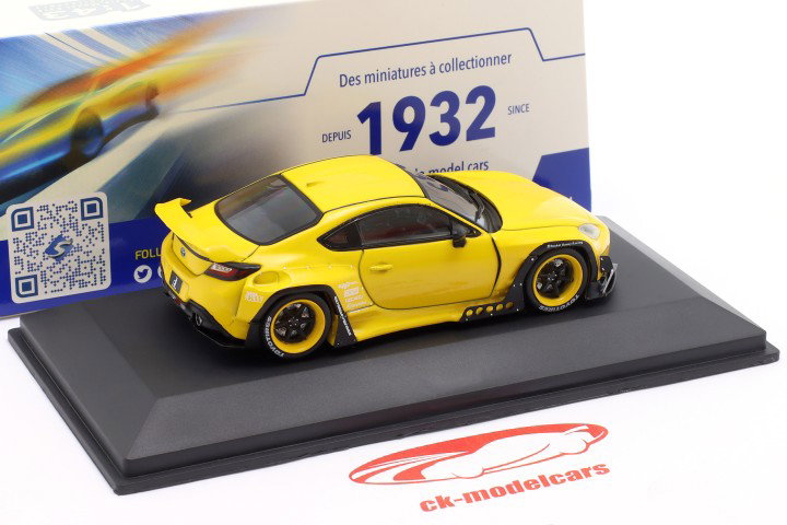 Toyota GR86 Pandem Rocket Bunny amarillo 1:43 Solido