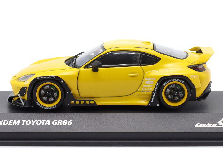 Toyota GR86 Pandem Rocket Bunny amarillo 1:43 Solido