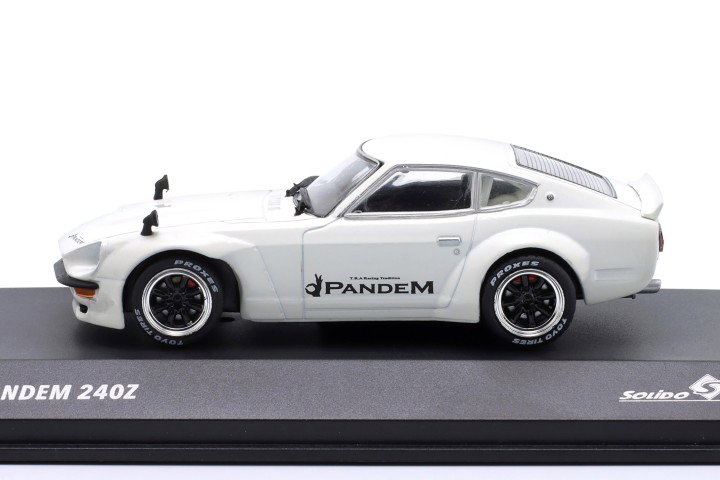 Datsun 240Z Pandem Rocket Bunny Año de construcción 1973 blanco 1:43 Solido