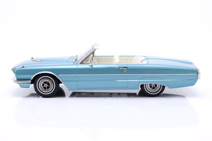 Ford Thunderbird converteerbaar Bouwjaar 1966 lichtblauw metalen 1:18 KK-Scale