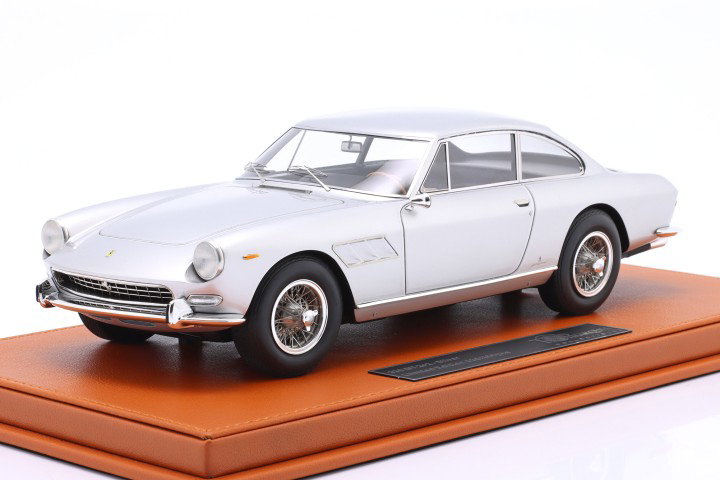 Ferrari 330 GT 2+2 Year 1965 silver 1:18 TopMarques