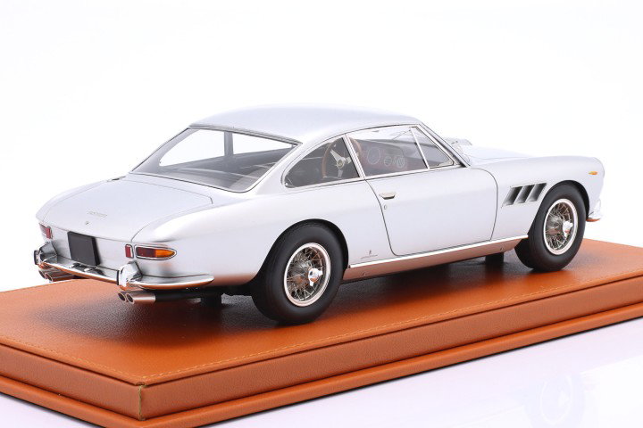 Ferrari 330 GT 2+2 Year 1965 silver 1:18 TopMarques