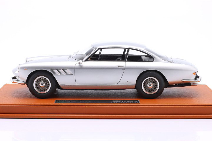 Ferrari 330 GT 2+2 Year 1965 silver 1:18 TopMarques