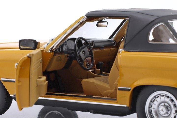Mercedes-Benz 450 SL (R107) Bouwjaar 1975 cayenne oranje 1:18 Norev