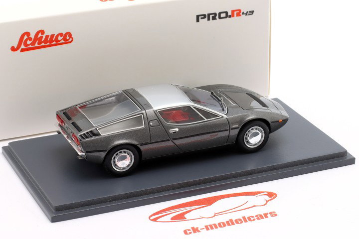 Maserati Bora Año de construcción 1971 gris metálico / plata 1:43 Schuco