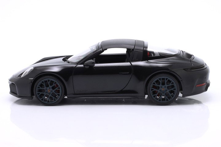 Porsche 911 (992.2) Targa 4 GTS Hybride Année de construction 2025 noir 1:18 Maisto