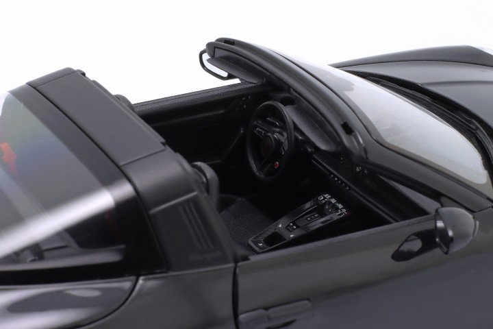 Porsche 911 (992.2) Targa 4 GTS Hybride Année de construction 2025 noir 1:18 Maisto