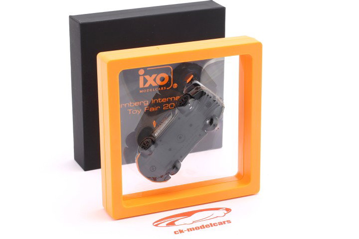Porsche 911 (992) GT3 Cup Legetøjsmesse Nürnberg 2026 sort / orange 1:64 Ixo