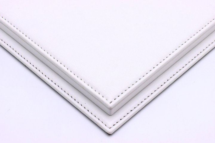 Alta qualidade Vitrine de acrílico Mulhouse com branco Base de couro para Capacetes 1:2 Atlantic