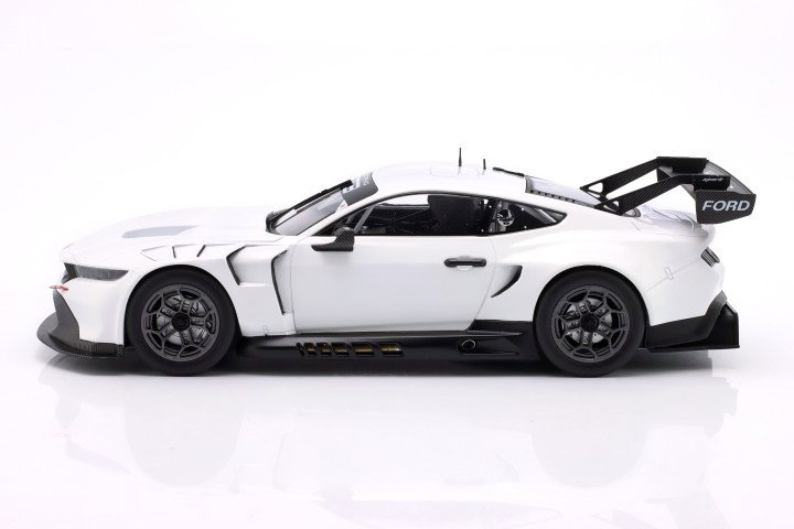 Ford Mustang GT3 Racing Spec Plain Body Version 2024 weiß 1:18 Ixo