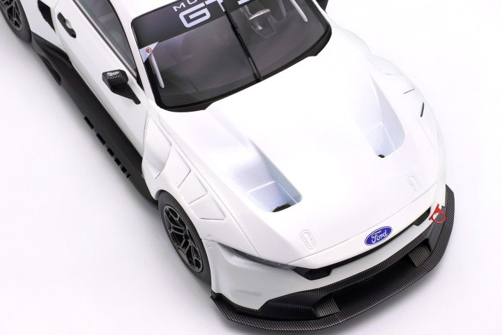 Ford Mustang GT3 Racing Spec Plain Body Version 2024 weiß 1:18 Ixo