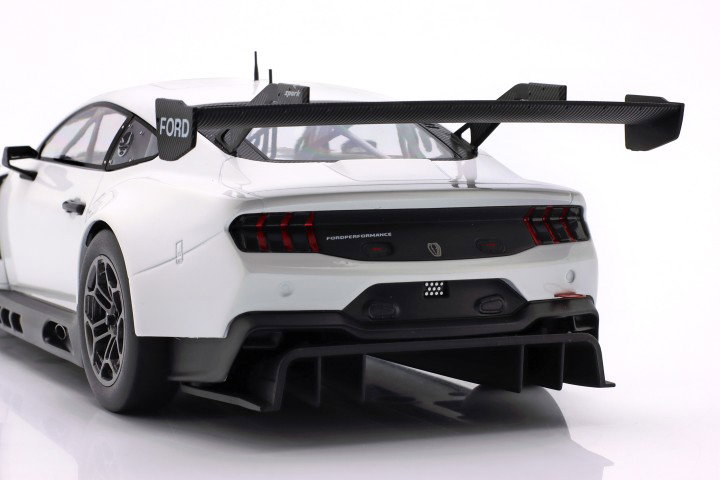 Ford Mustang GT3 Racing Spec Plain Body Version 2024 weiß 1:18 Ixo
