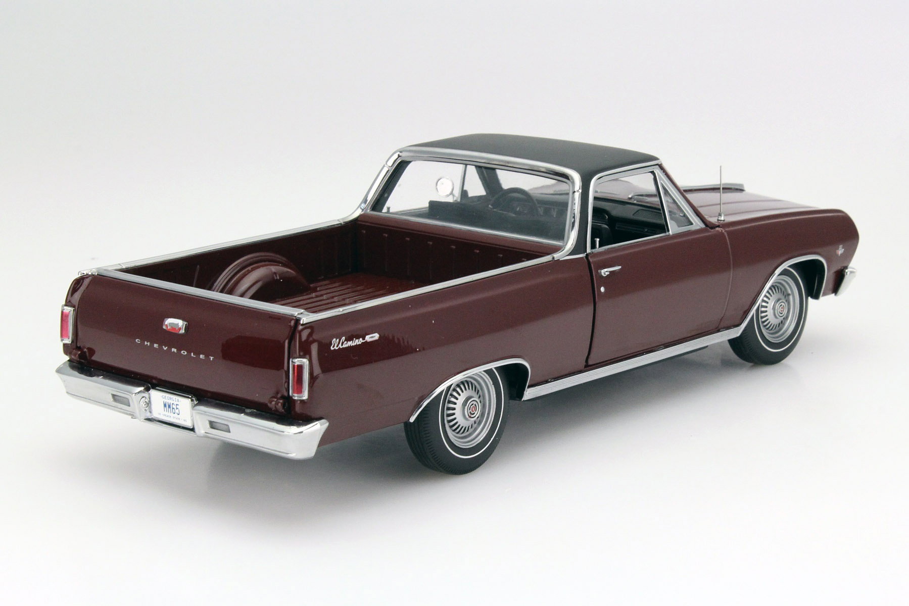Chevrolet El Camino mit schwarzem Dach Baujahr 1965 rotbraun 1:18 GMP