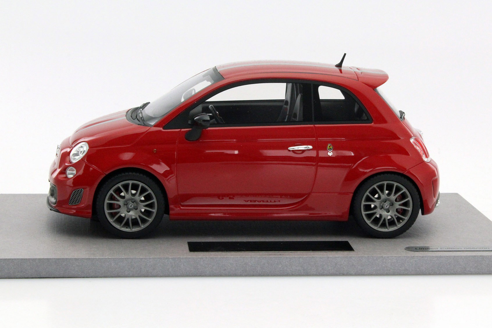 Fiat 695 Abarth Ferrari Tribute Baujahr 2010 rot 1:18 BBR