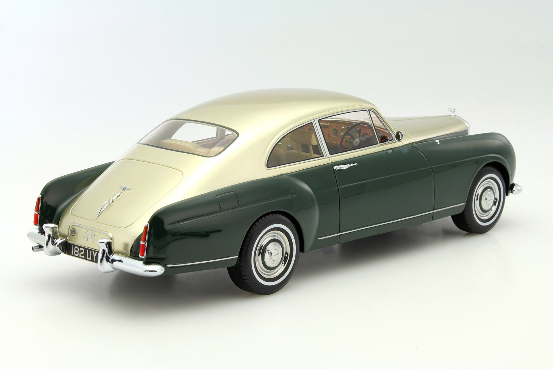 Bentley S1 Continental Mulliner Sports Saloon RHD jaar 1956 groen / goud 1:18 BoS-Models