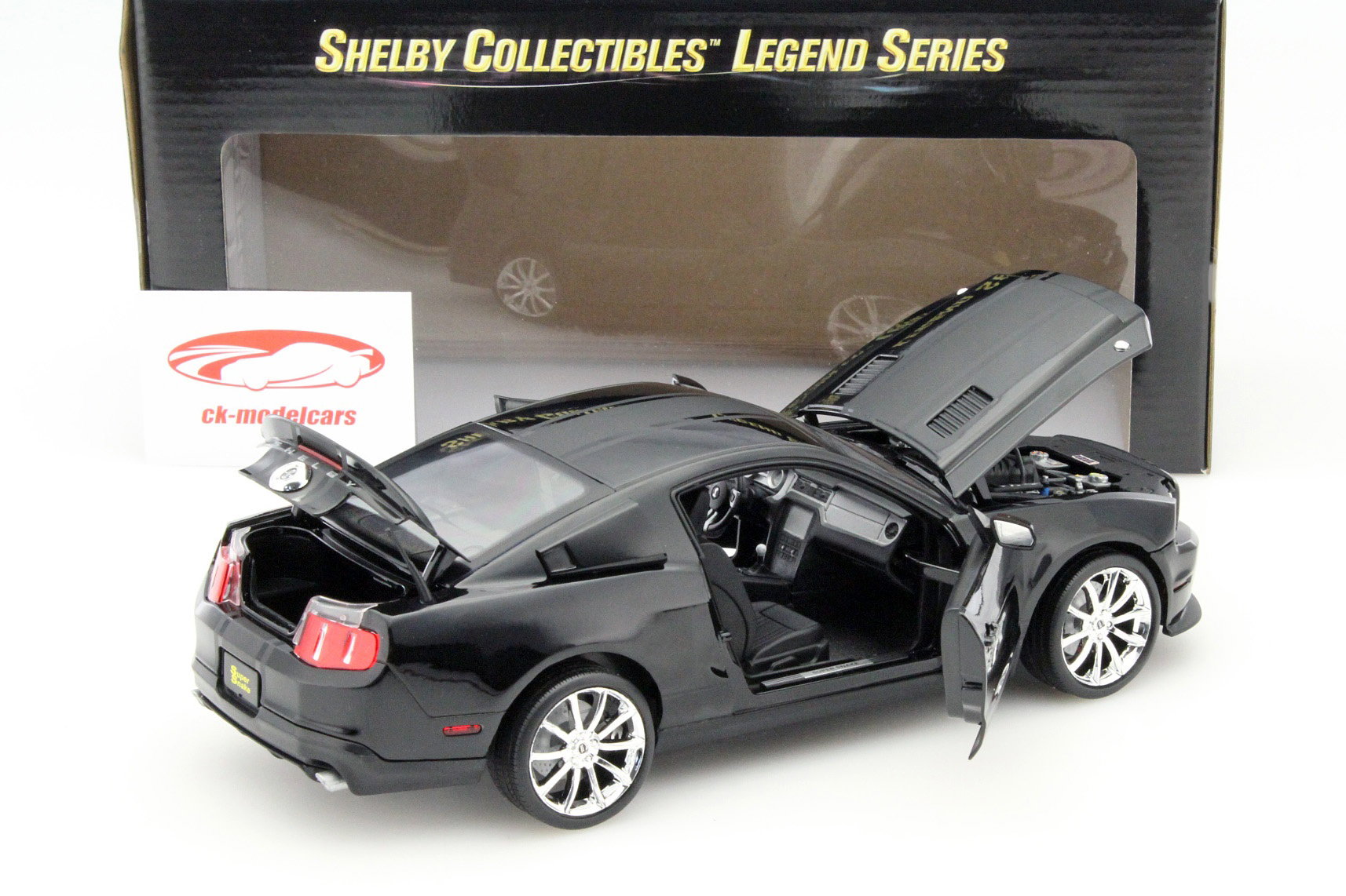 Shelby GT 500 Super Snake år 2010 sort 1:18 Shelby Collectibles