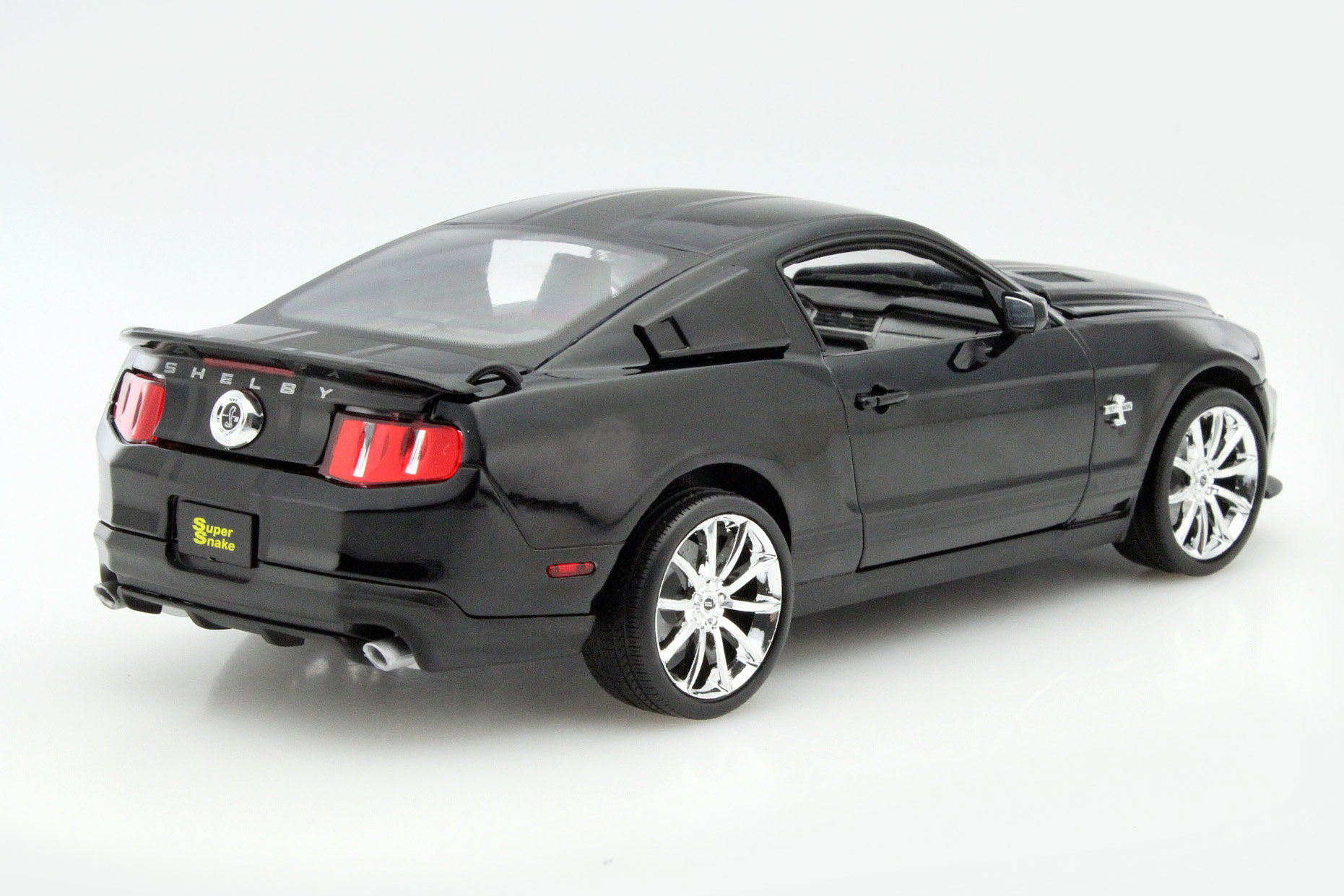 Shelby GT 500 Super Snake år 2010 sort 1:18 Shelby Collectibles