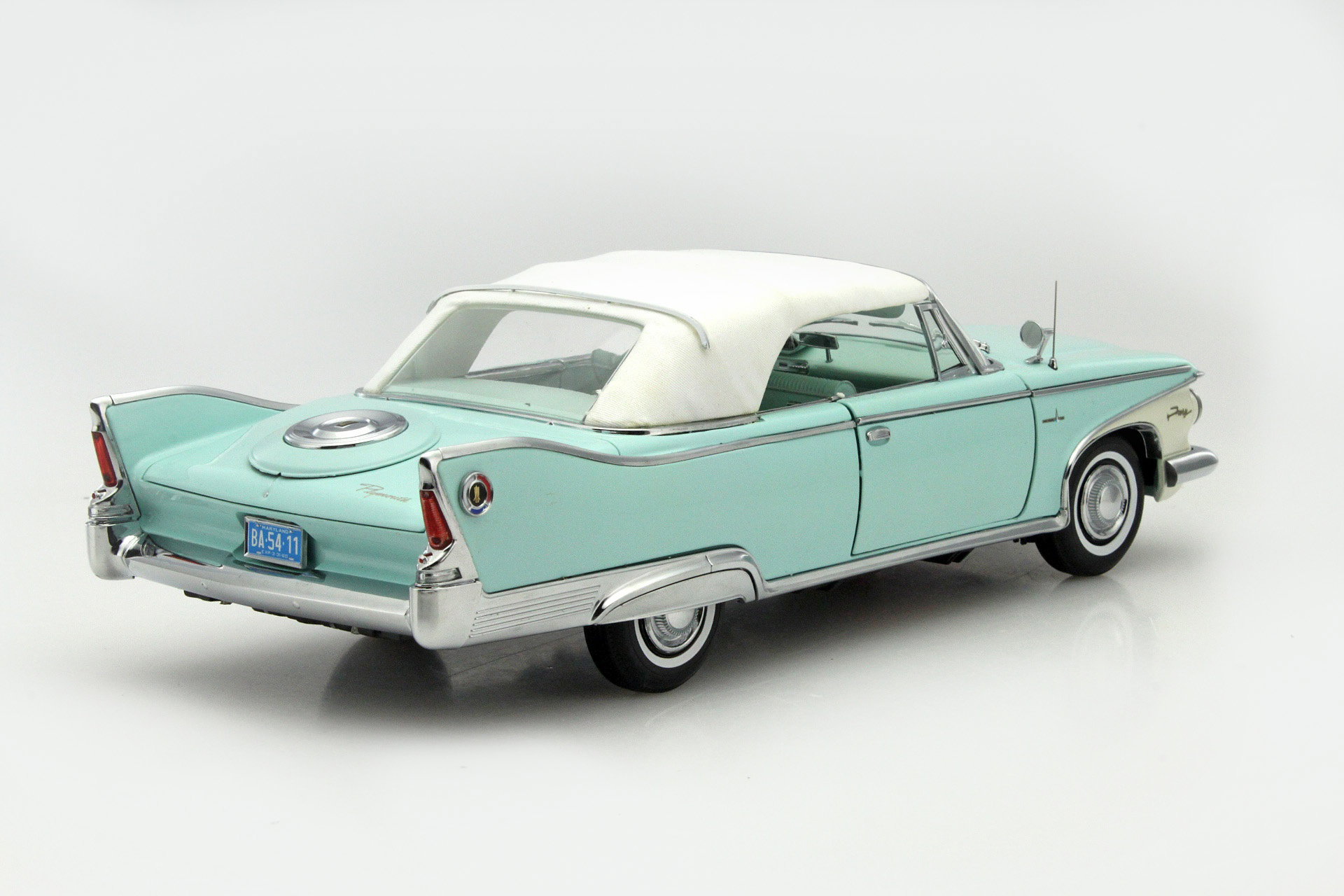 Plymouth Fury Closed Convertible år 1960 turkis 1:18 SunStar
