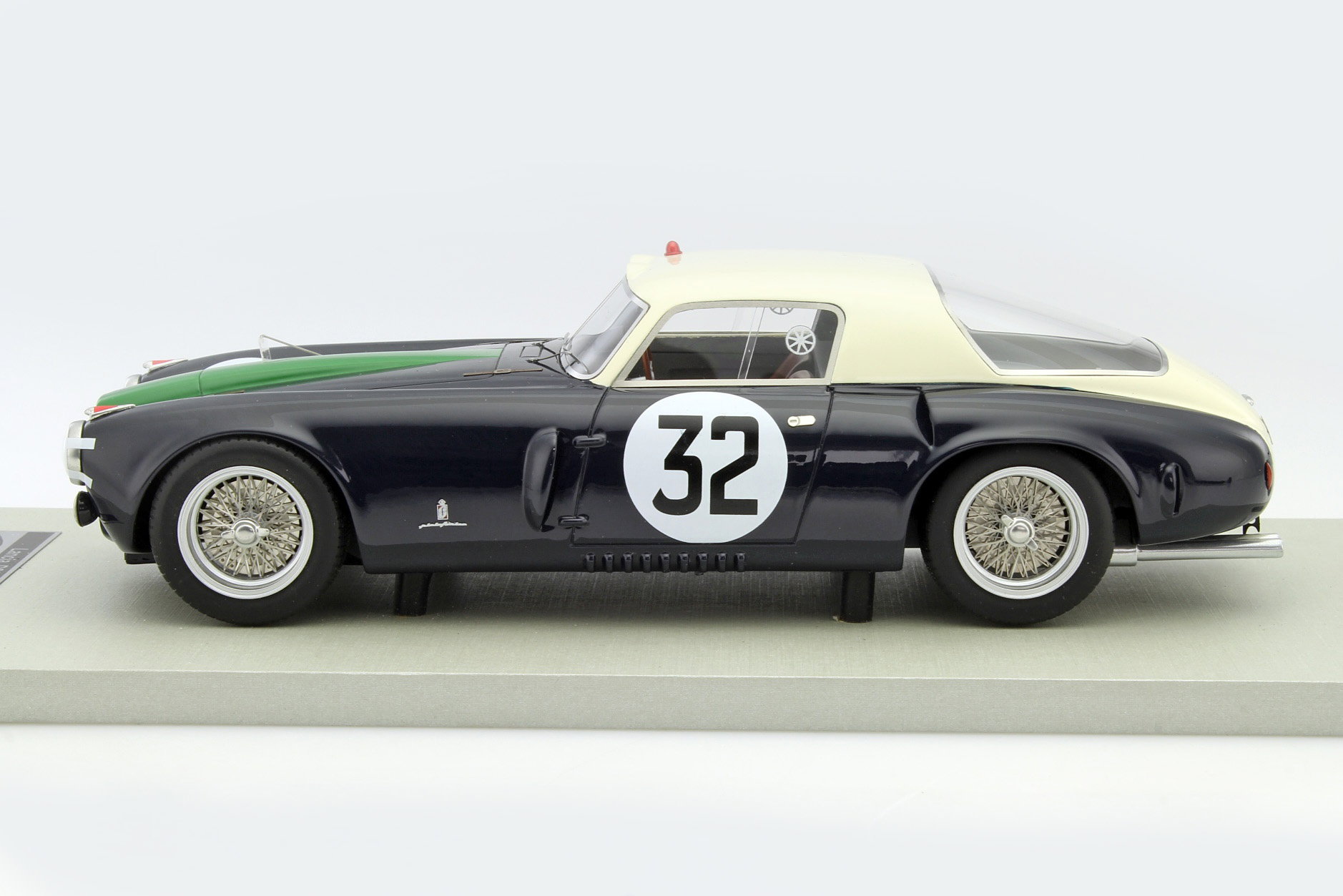 Lancia D20 Coupe #32 24h LeMans 1953 Bonetto, Valenzano 1:18 Tecnomodel