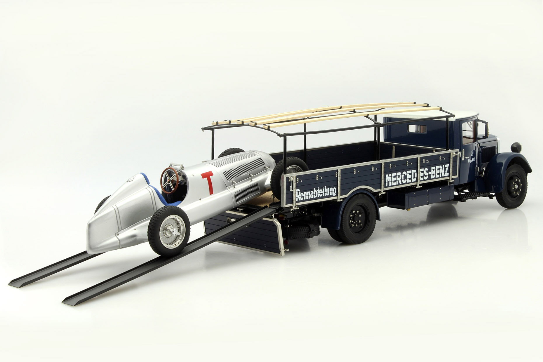 Set: 5x Figutec chiffres Mercedes LKW LO 2750 mit Mercedes W25 T-Car 1:18 CMC