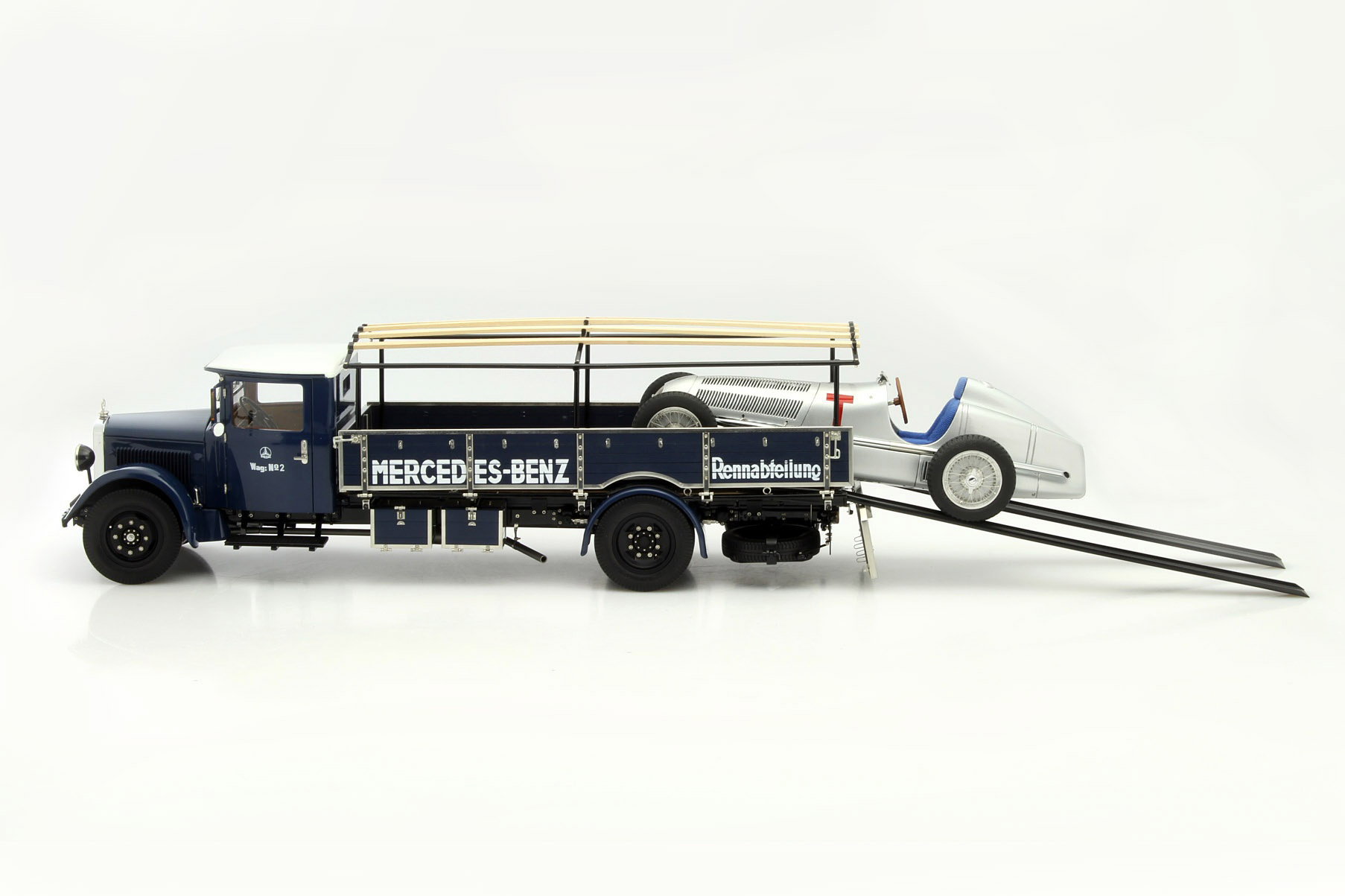 Set: 5x Figutec chiffres Mercedes LKW LO 2750 mit Mercedes W25 T-Car 1:18 CMC