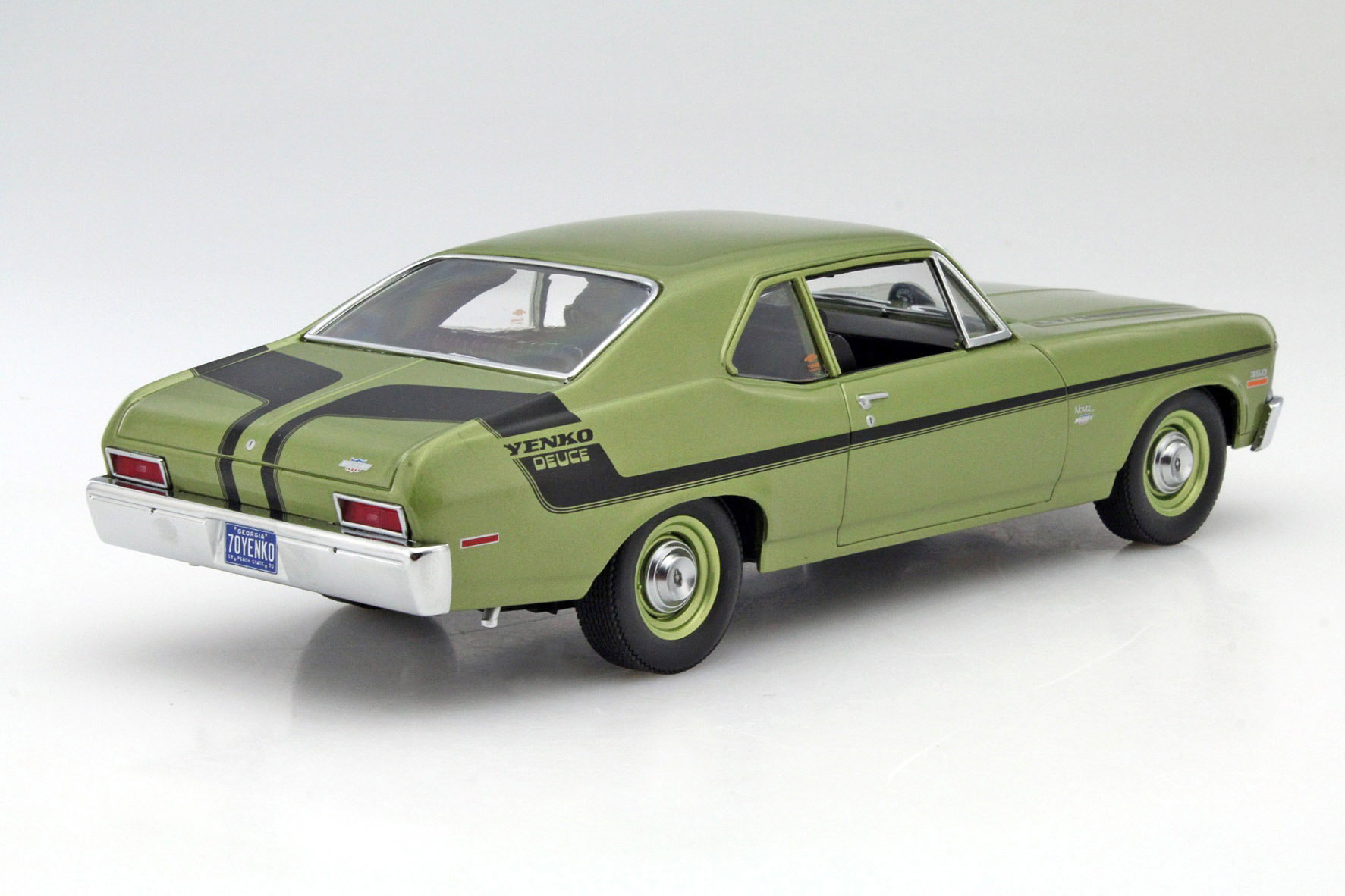 Chevrolet Nova L1/1 Yenko Deuce jaar 1970 groen 1:18 GMP
