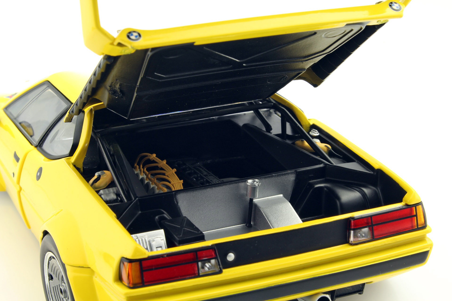 BMW M1 Pro Car Plain Body Version ano 1979 amarelo 1:18 Minichamps