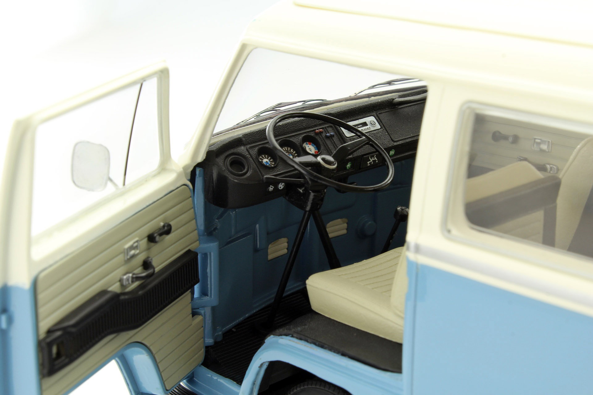 Volkswagen VW T2a Bus Year 1967-70 blue / white 1:18 Schuco
