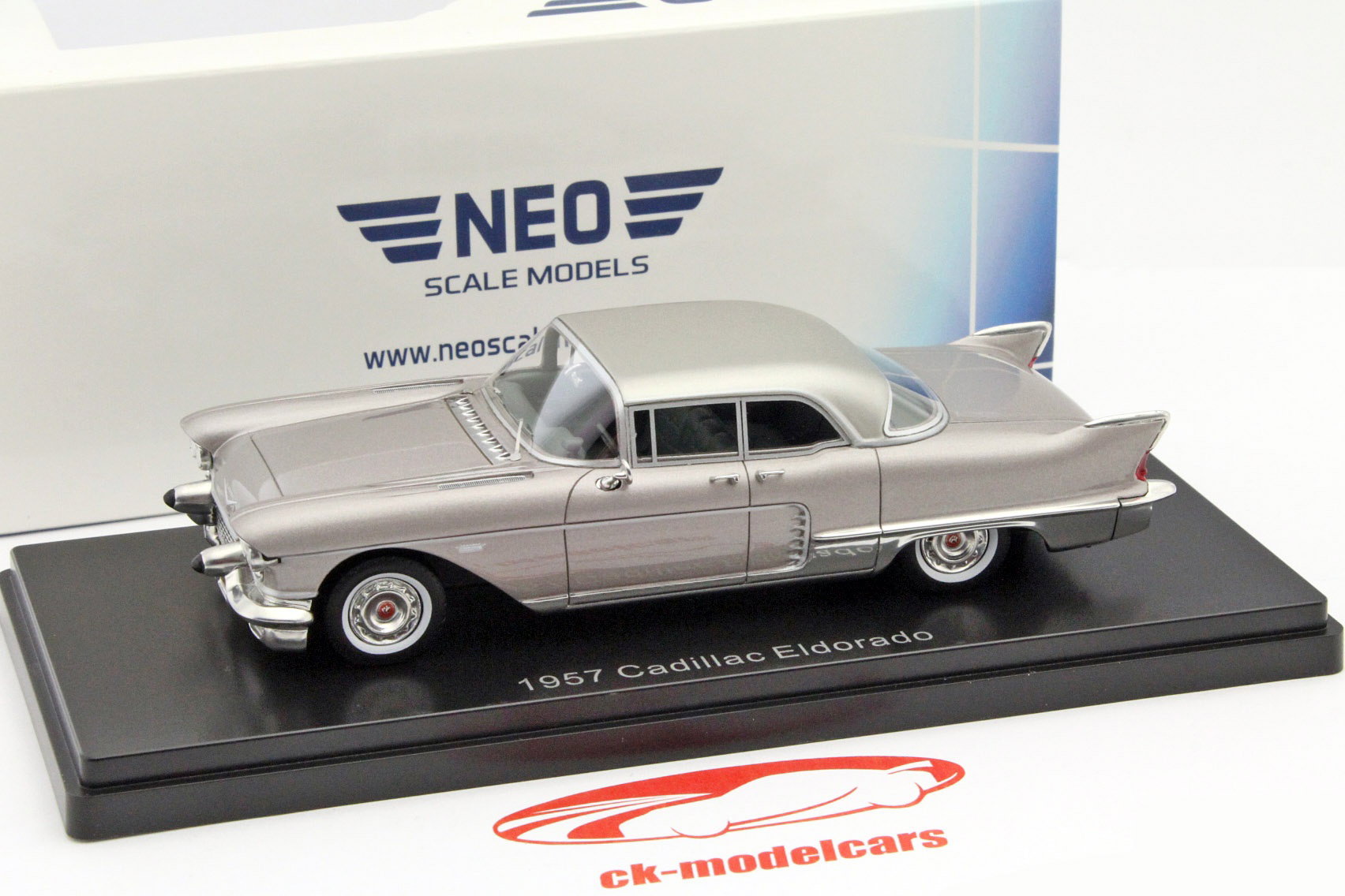 Cadillac Eldorado år 1957 beige metallic 1:43 Neo