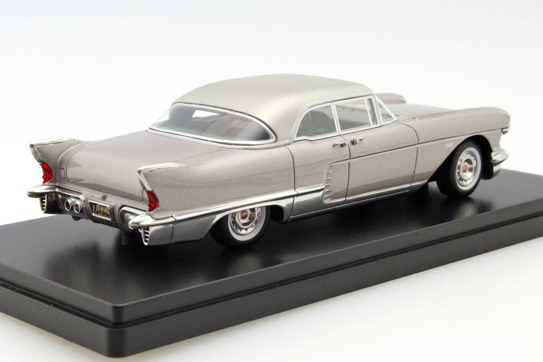 Cadillac Eldorado år 1957 beige metallic 1:43 Neo