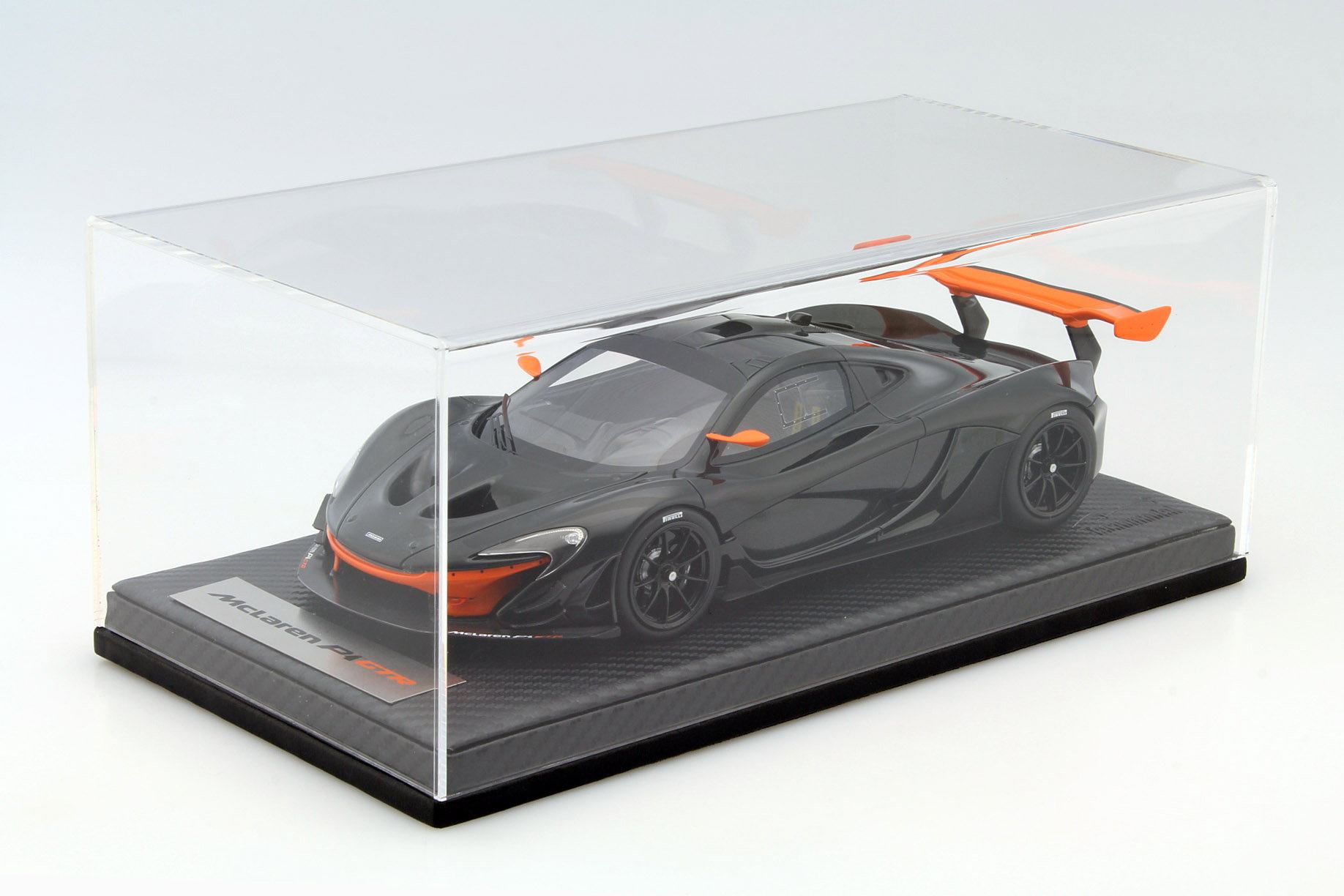 McLaren P1 GTR Construction year 2016 dark green / orange with showcase 1:18 Tecnomodel