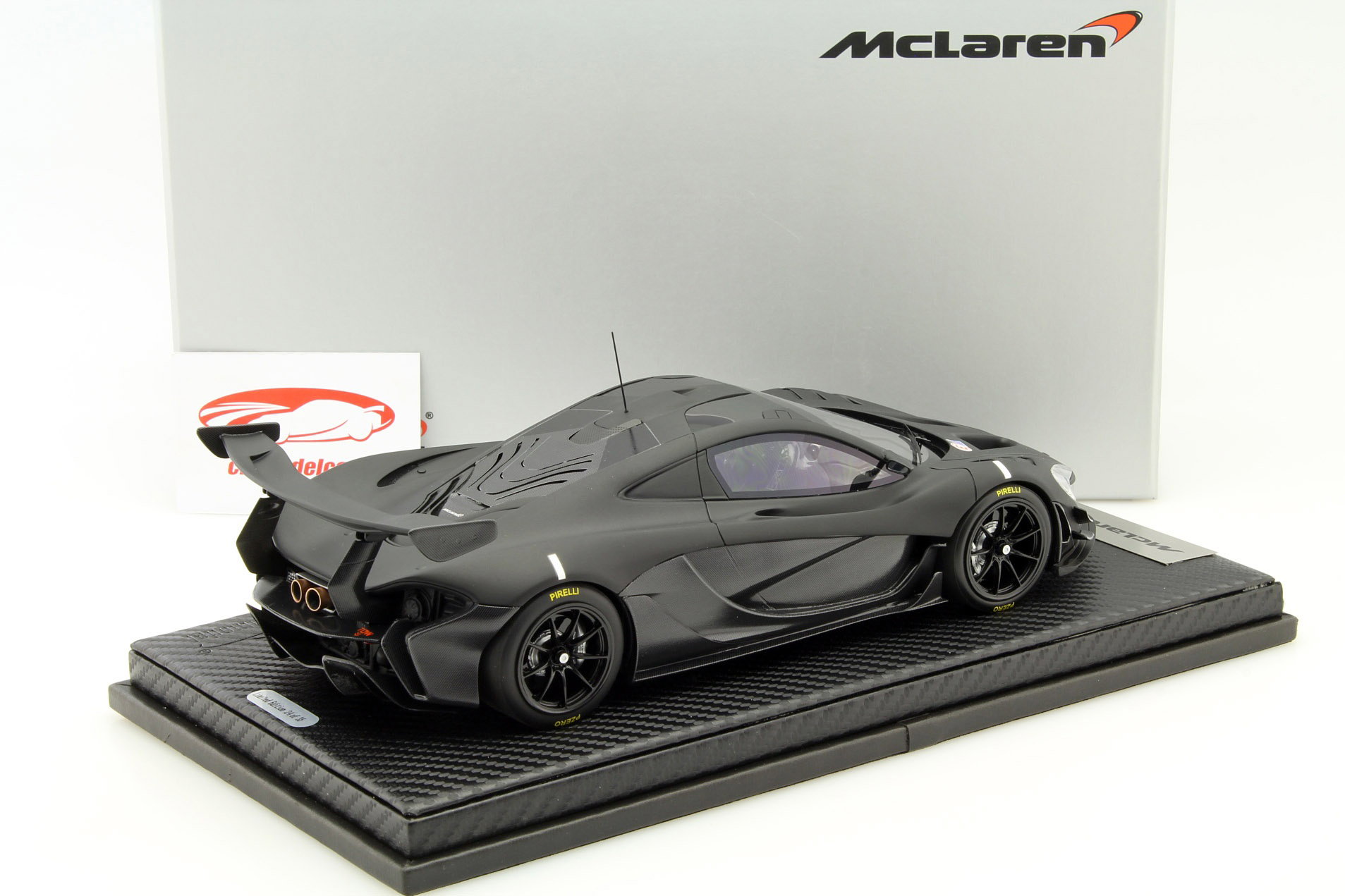 McLaren P1 GTR Construction year 2015 carboxylic / black with showcase 1:18 Tecnomodel