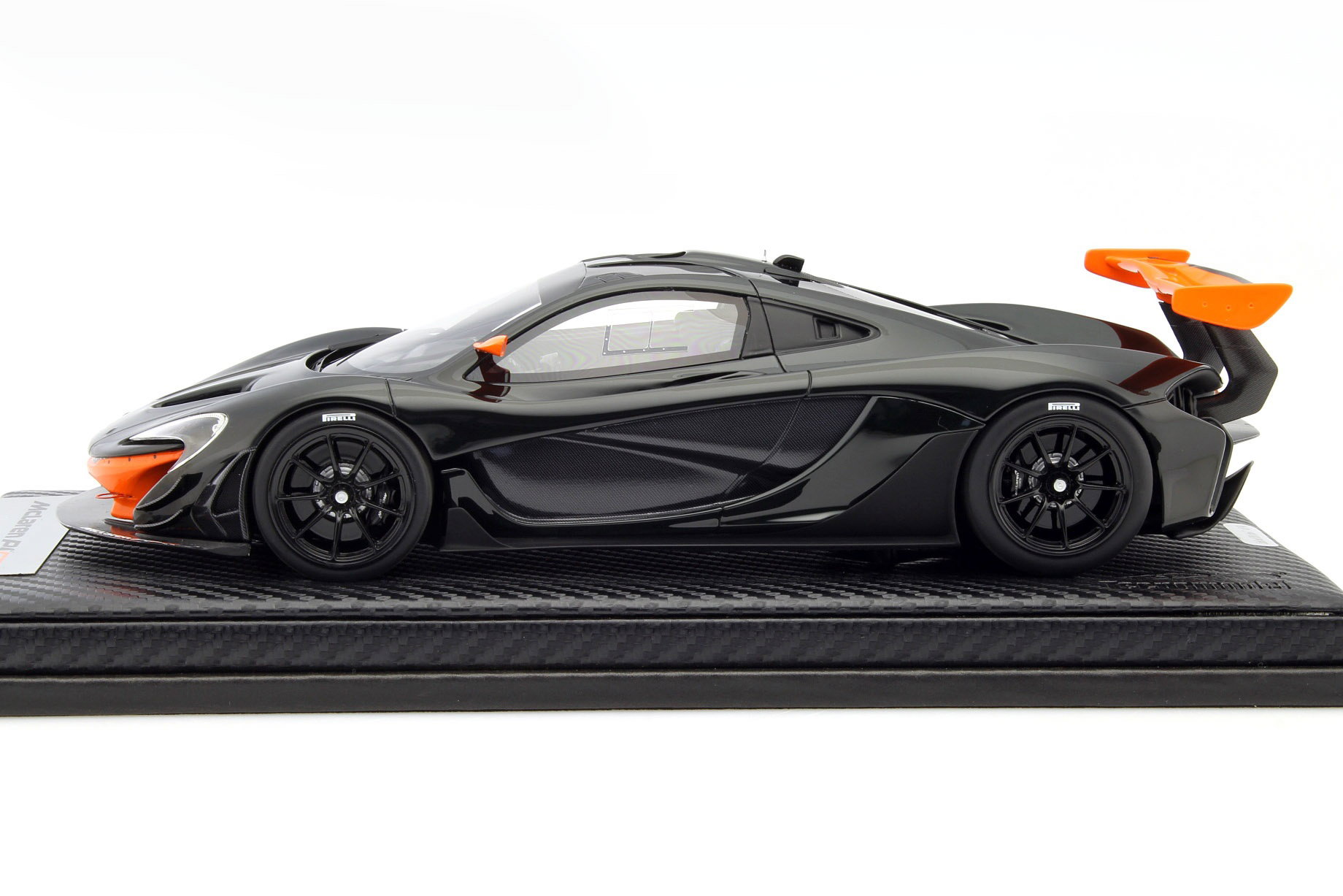 McLaren P1 GTR Construction year 2016 dark green / orange with showcase 1:18 Tecnomodel