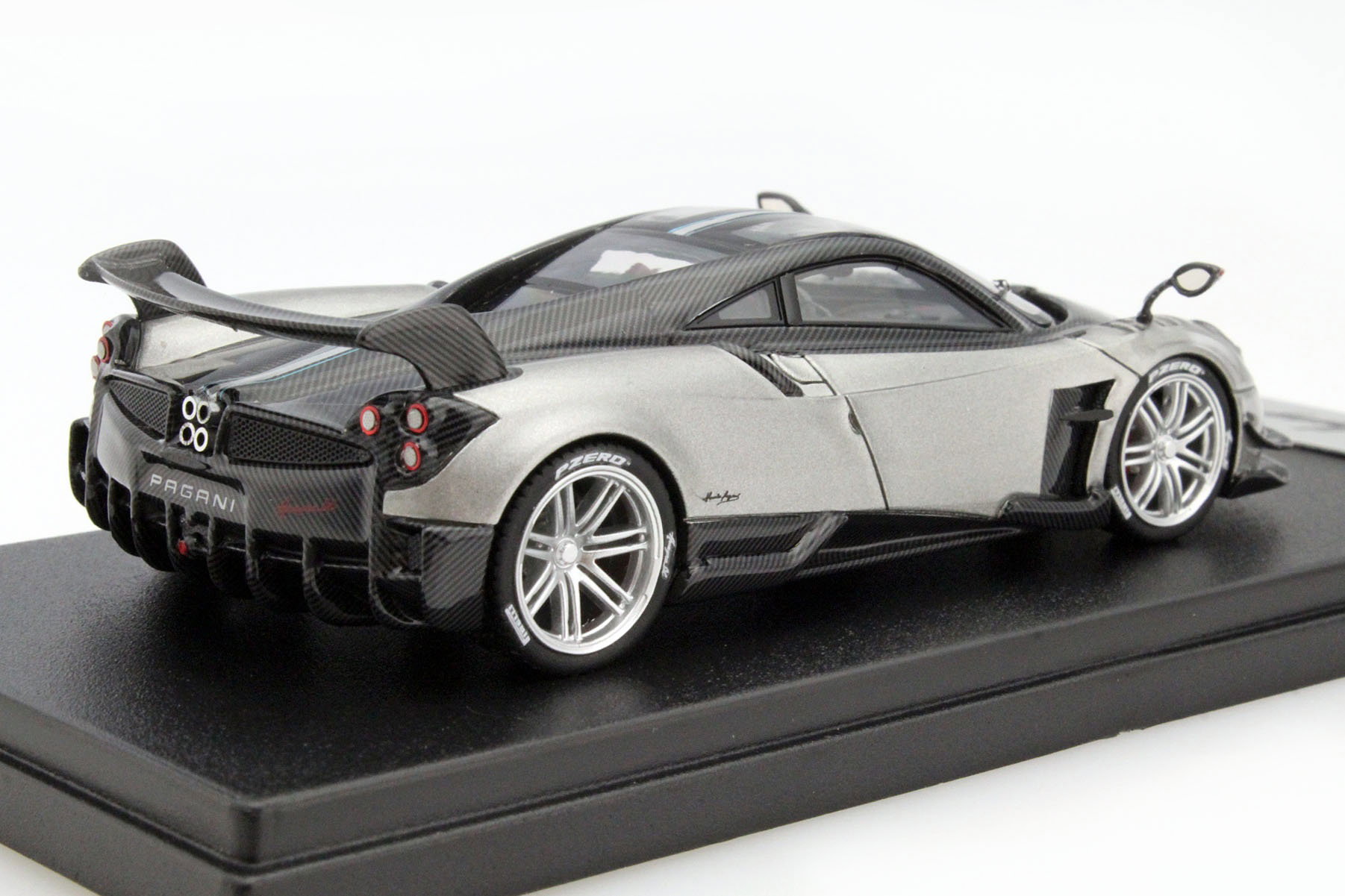 Pagani Huayra BC gray / carboxylic 1:43 LookSmart