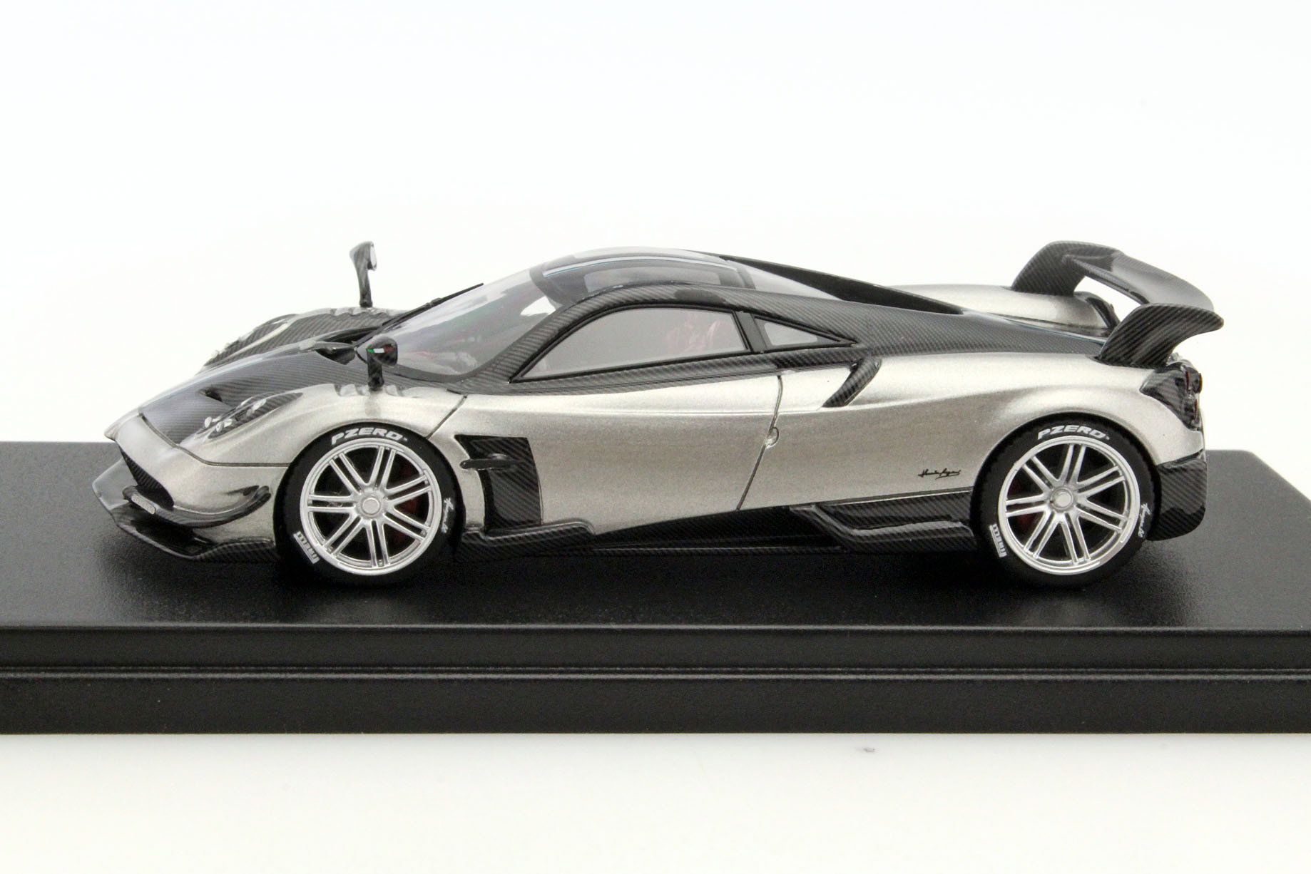 Pagani Huayra BC gray / carboxylic 1:43 LookSmart